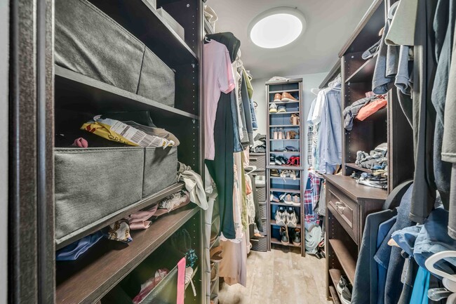 Building Photo - 2250 Buttonwood Ave