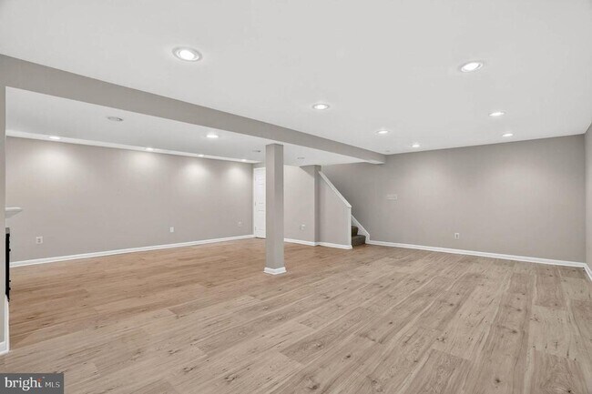 Building Photo - 927 Juliet Ln