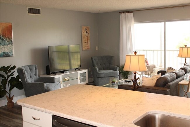 Building Photo - 4240 Ironwood Cir