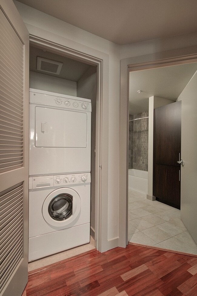 Building Photo - Great 2bd 2ba condo in Downtown/South Lake...