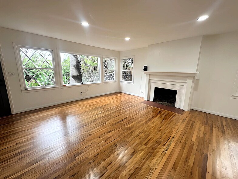 Primary Photo - 2416 Boone Ave