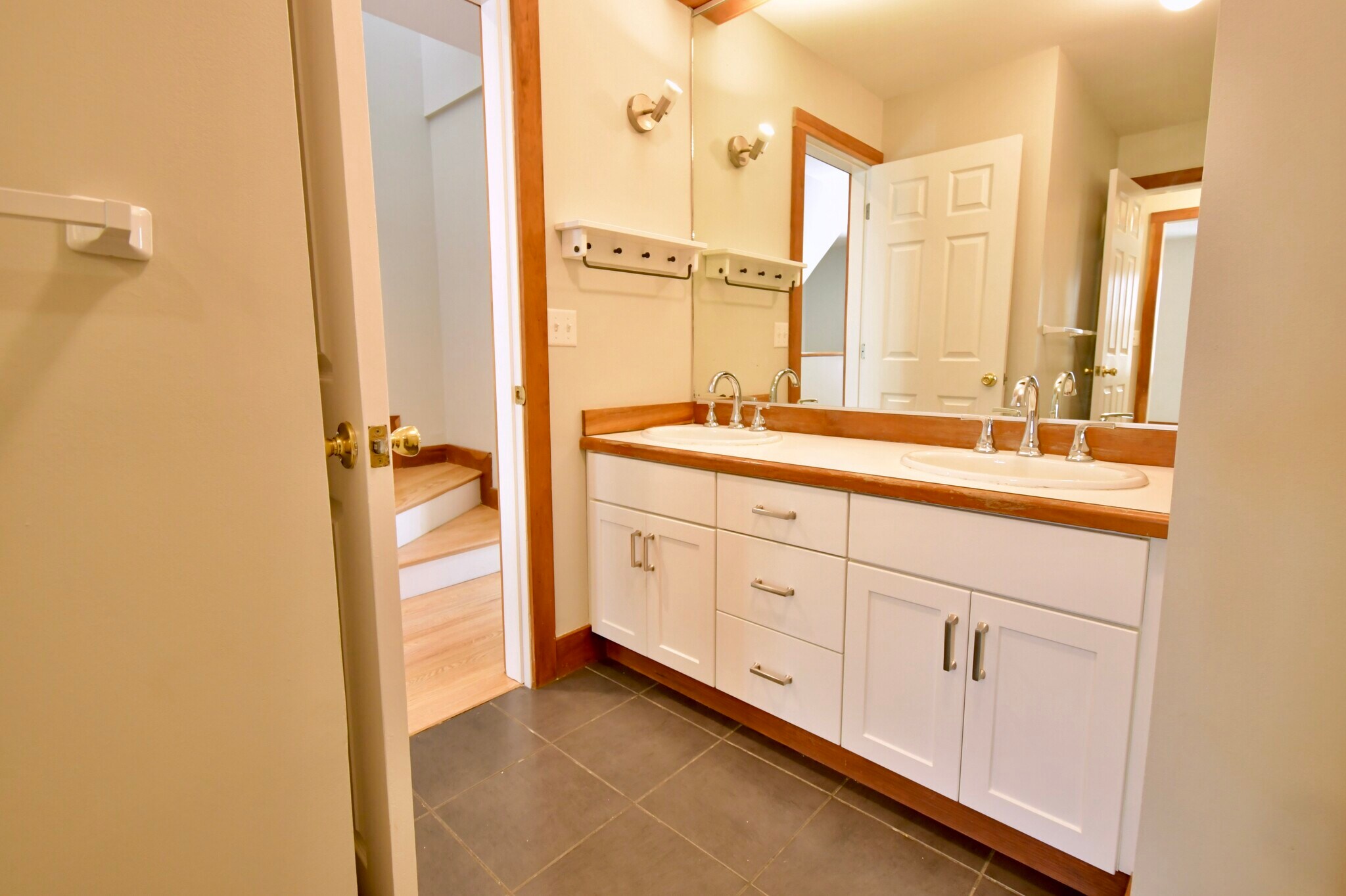 Building Photo - 39E Bellis Cir