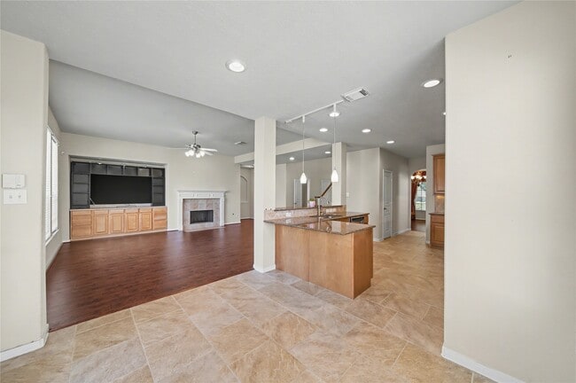 Building Photo - 17422 Memorial Blossom Dr