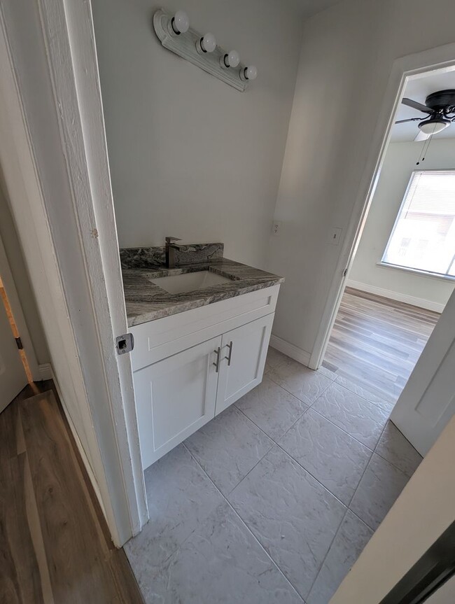 Building Photo - Remodeled and spacious 2 bedrooms with pat...