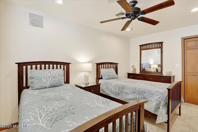 Building Photo - 8 Ortley Ave