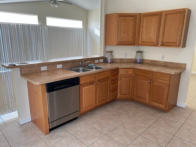 Building Photo - 375 Lexington Ave SW