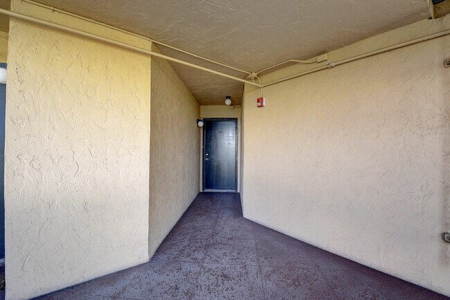 Building Photo - 600 Egret Cir