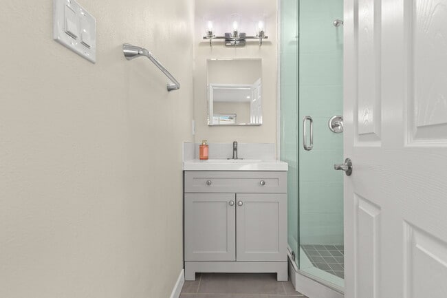 Building Photo - 6535 Ben Ave