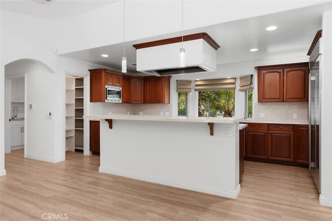 Building Photo - 600 Cliff Dr