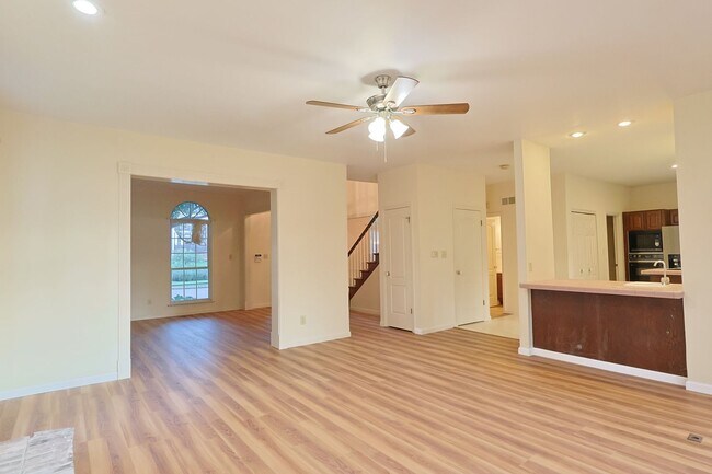 Building Photo - 600 Arbor Gln Ct