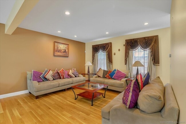 Building Photo - 188 Saddle Hill Dr
