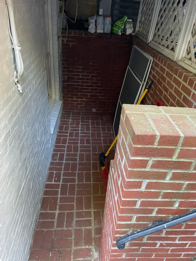 Building Photo - 1BR in Georgetown East Village WITH PARKIN...