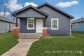 Building Photo - 2314 Dathe St