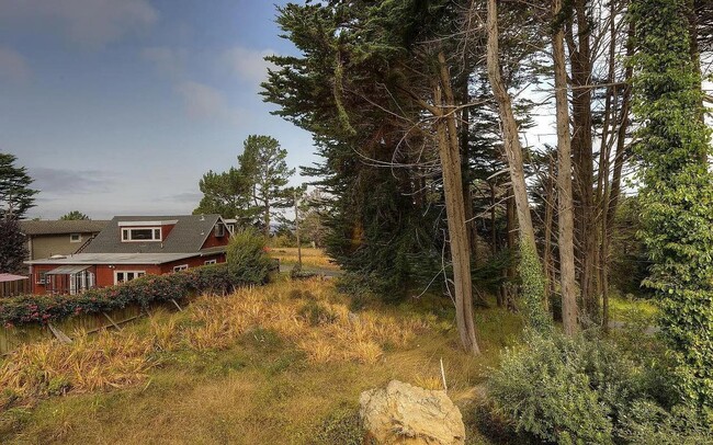 Building Photo - 1004 Acacia St