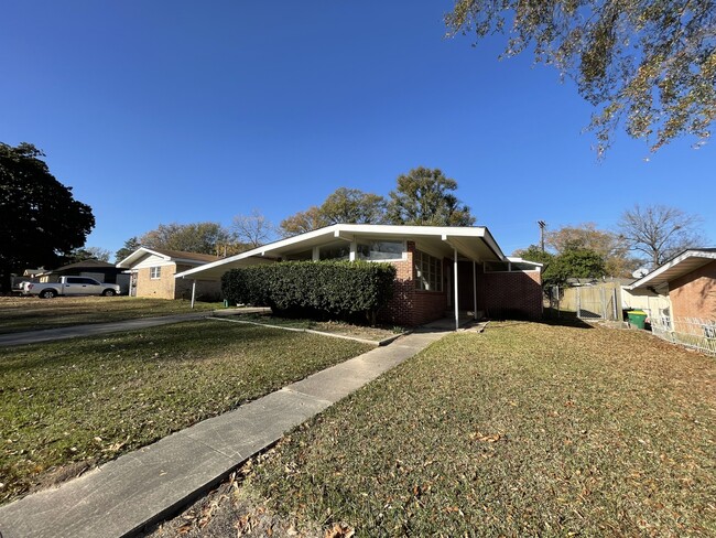 Building Photo - 2704 Charlotte St