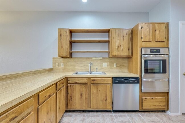 Building Photo - 8318 Greenslope Dr