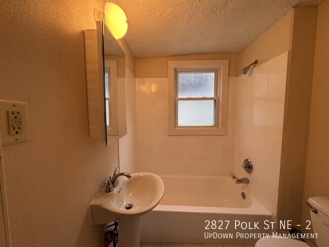 Building Photo - 2827 Polk St NE