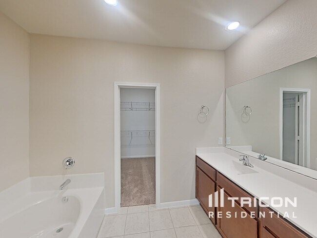 Building Photo - 504 Red Dusk Paint Dr