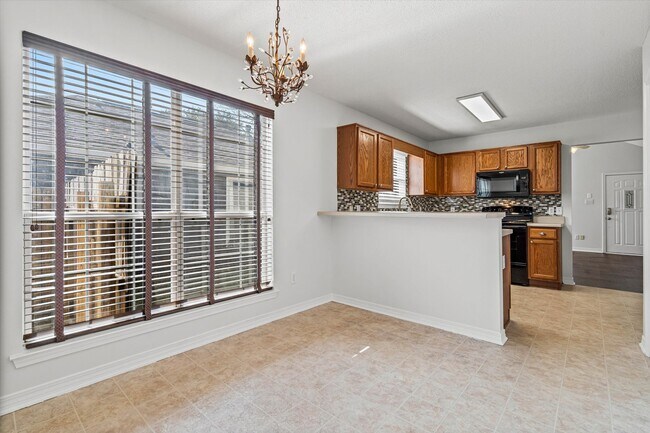 Building Photo - 605 Westchase Ct S