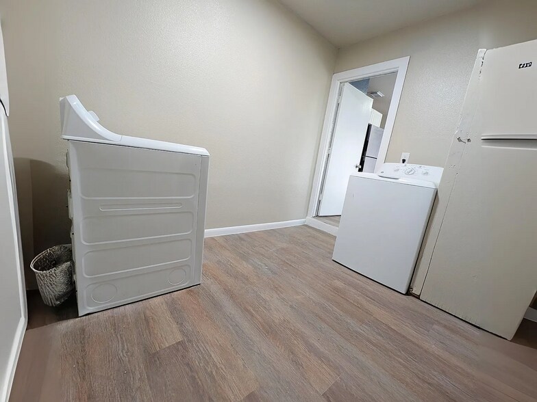 Building Photo - 5802 Magnes Ln