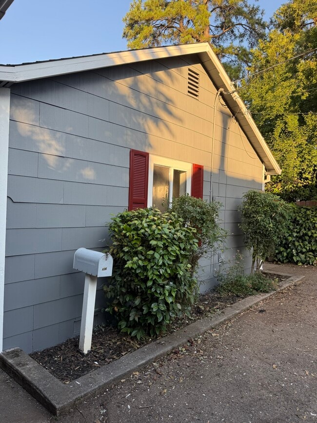 Building Photo - 636 Myrtle Ave