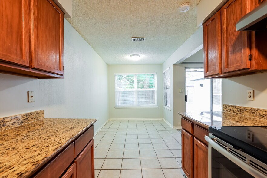 Building Photo - 13519 Dripping Springs Dr