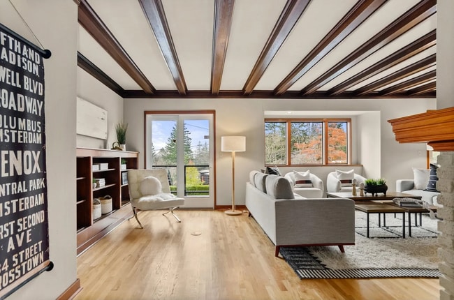 Building Photo - Stunning Portland Home with Open Floor Plan, Gourmet Kitchen, and Spa-Like Bathroom!