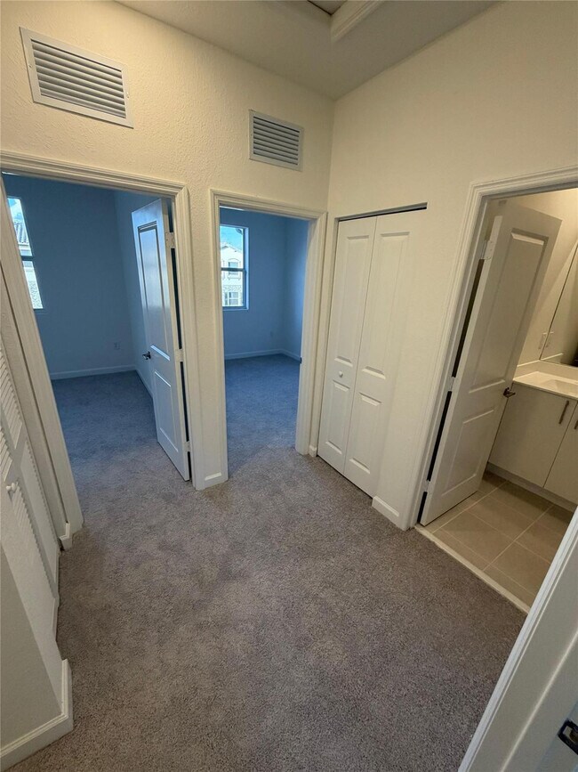 Building Photo - 1131 SE 2nd St