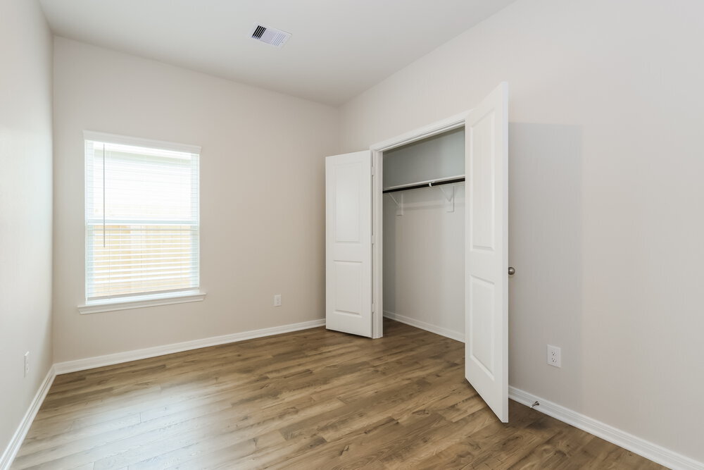 Building Photo - 15648 Plum Brk Dr