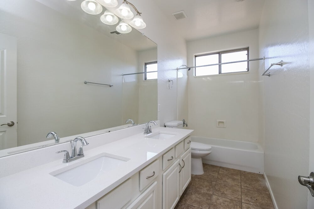 Building Photo - 4091 E Carriage Way