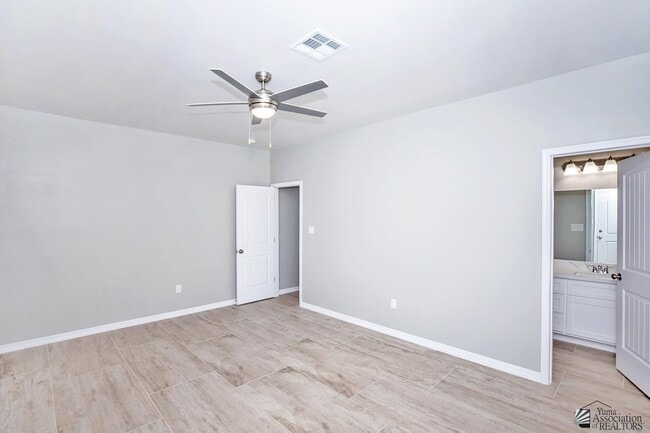 Building Photo - 643 S Orange Ave