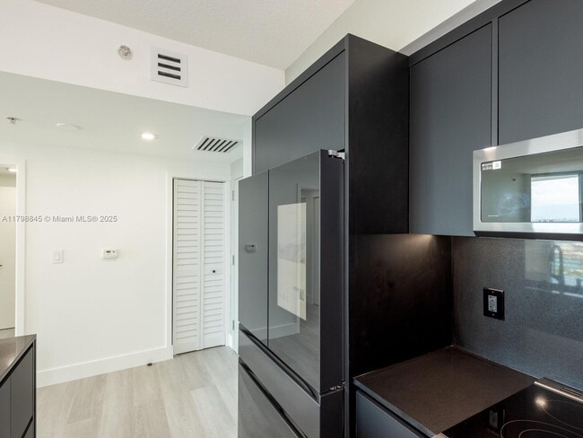 Building Photo - 325 S Biscayne Blvd