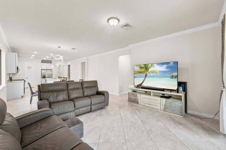 Building Photo - 4762 Roldan Ct