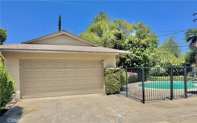 Building Photo - 509 California Dr