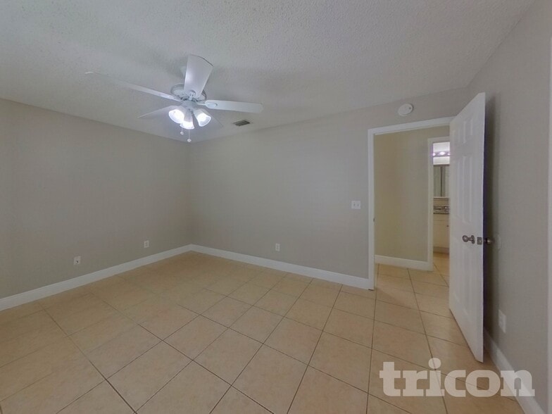 Building Photo - 9808 Red Clover Ave