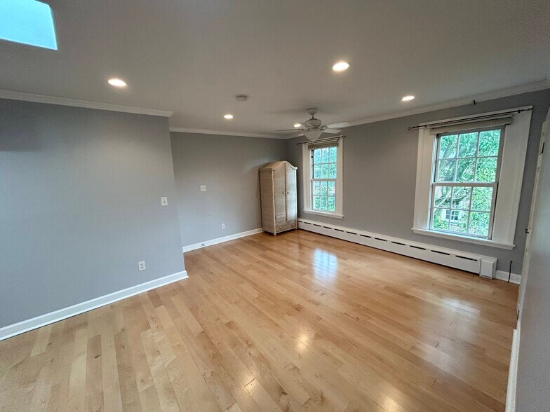 Building Photo - 113 Catharine St