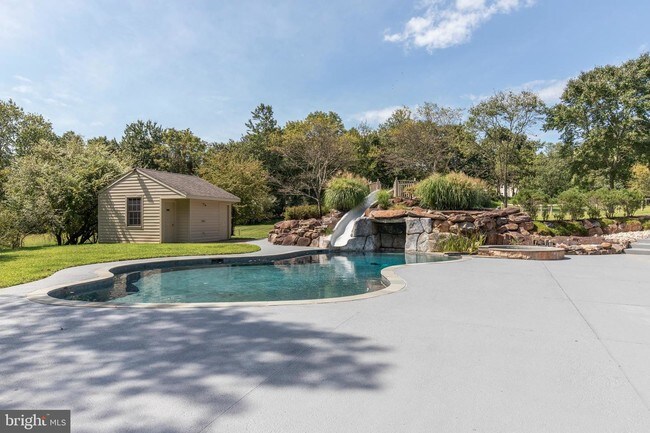 Building Photo - 2115 Pony Trail Dr