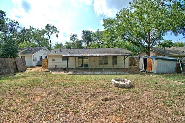 Building Photo - 2604 Sherwood Ln