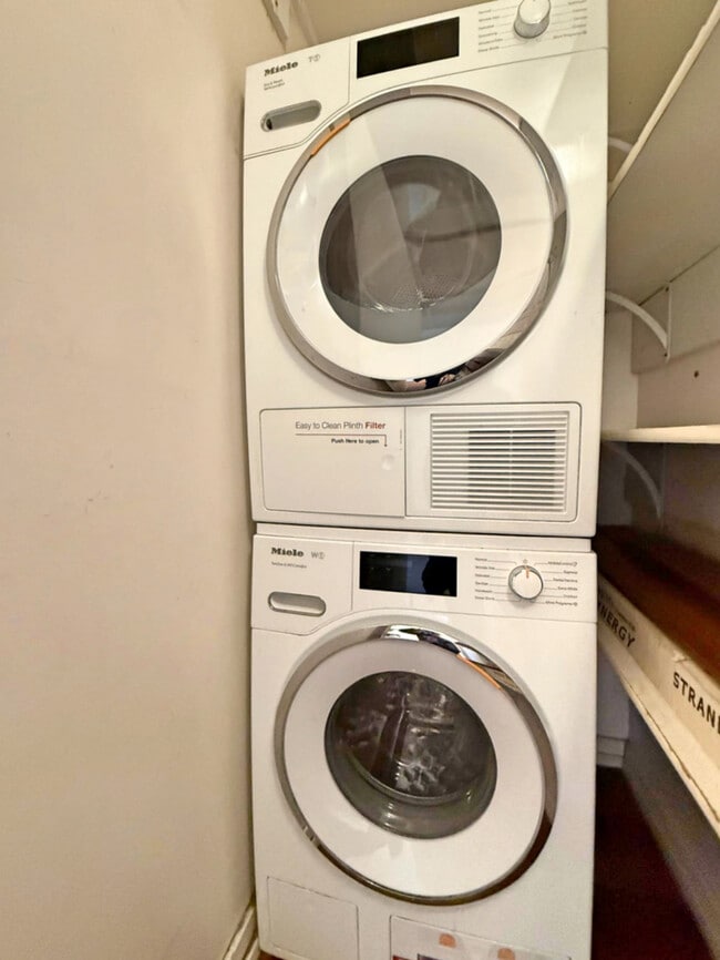 Building Photo - 211 E Ohio St