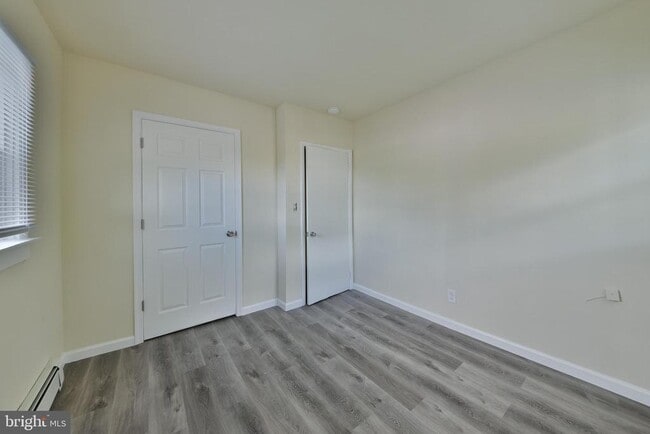 Building Photo - 422 Willow Grove Ave