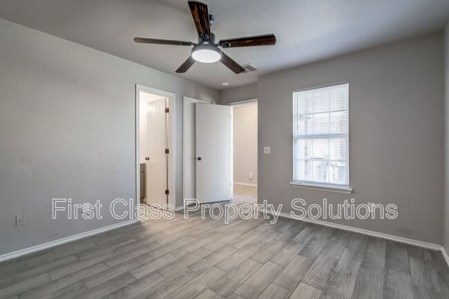 Building Photo - 1322 Commerce Dr