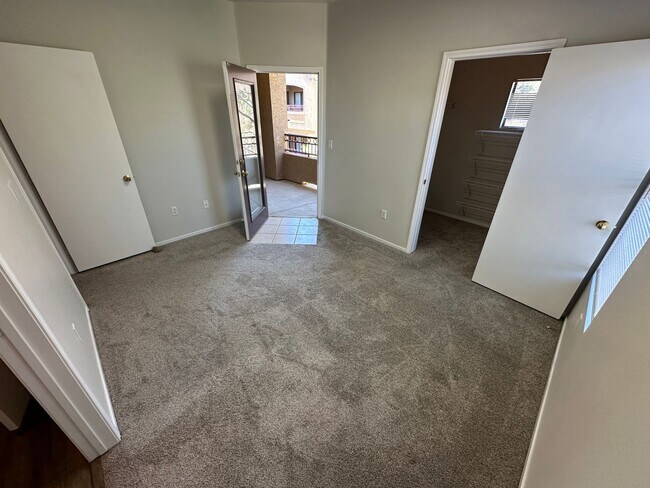 Building Photo - CUTE UPSTAIRS CONDO UNIT , LOCATED IN A GATED COMMUNITY 2 BEDROOM / 2 FULL BATH