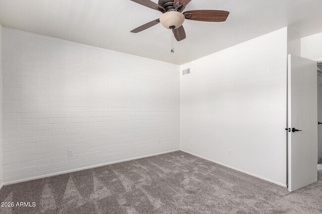 Building Photo - 4848 N Woodmere Fairway