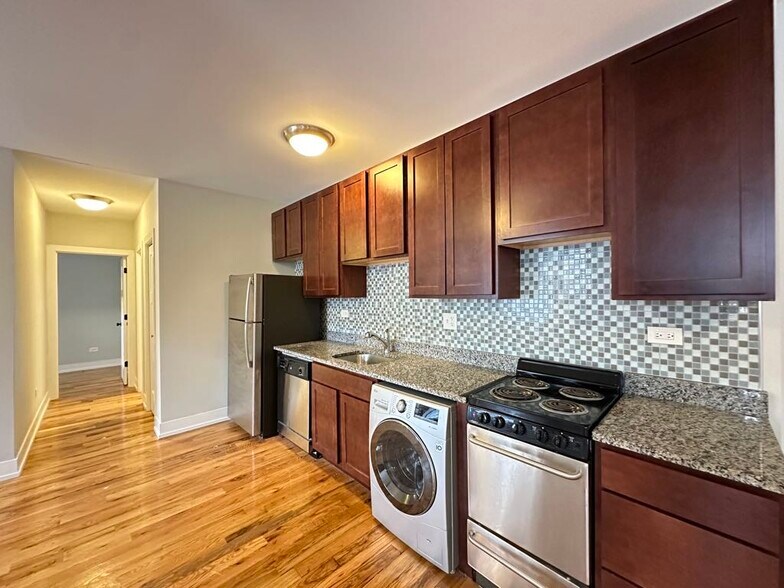 Building Photo - 562 W Arlington Pl