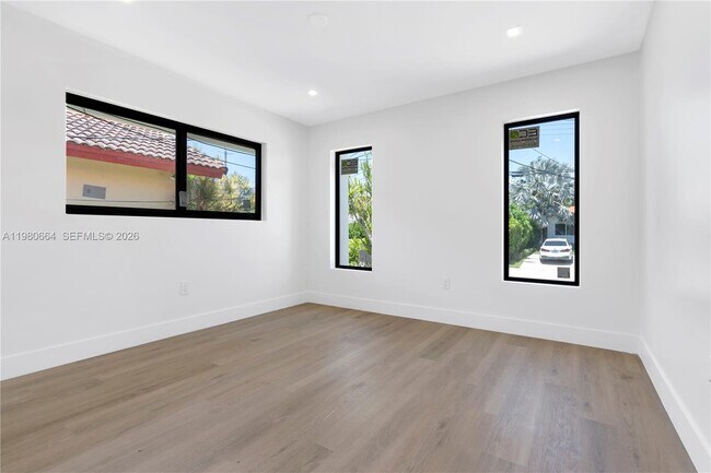 Building Photo - 8951 Byron Ave