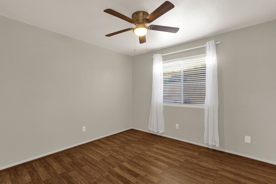 Building Photo - 17424 N 2nd Ave