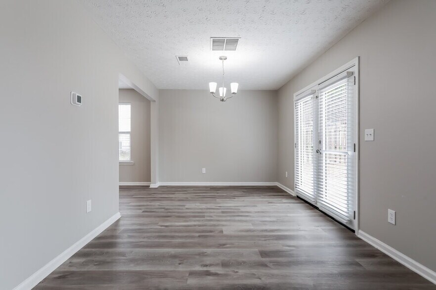 Building Photo - 527 Ives Cir NW