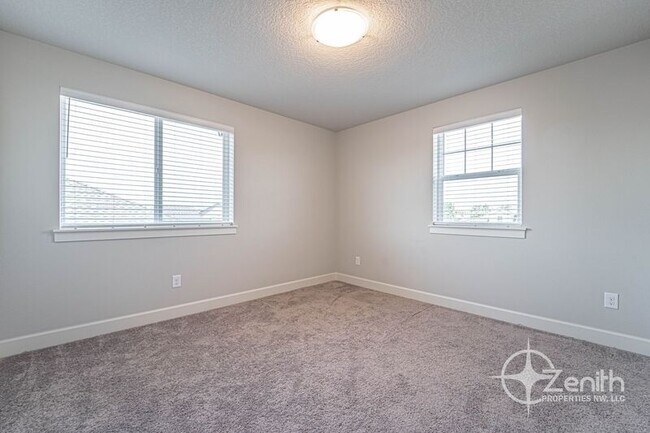 Building Photo - 4837 S 16th Dr
