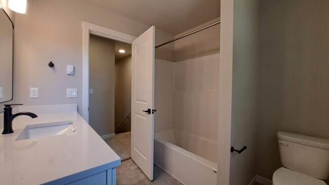Building Photo - 3113 E Camellia Way