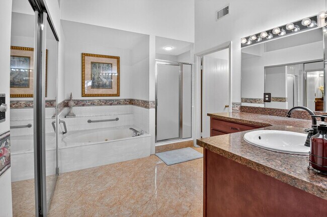 Building Photo - 8112 Mimosa Pl